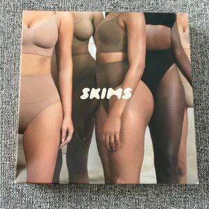 New SKIMS core control thong - S/M box a bit damaged from storage ONYX black
